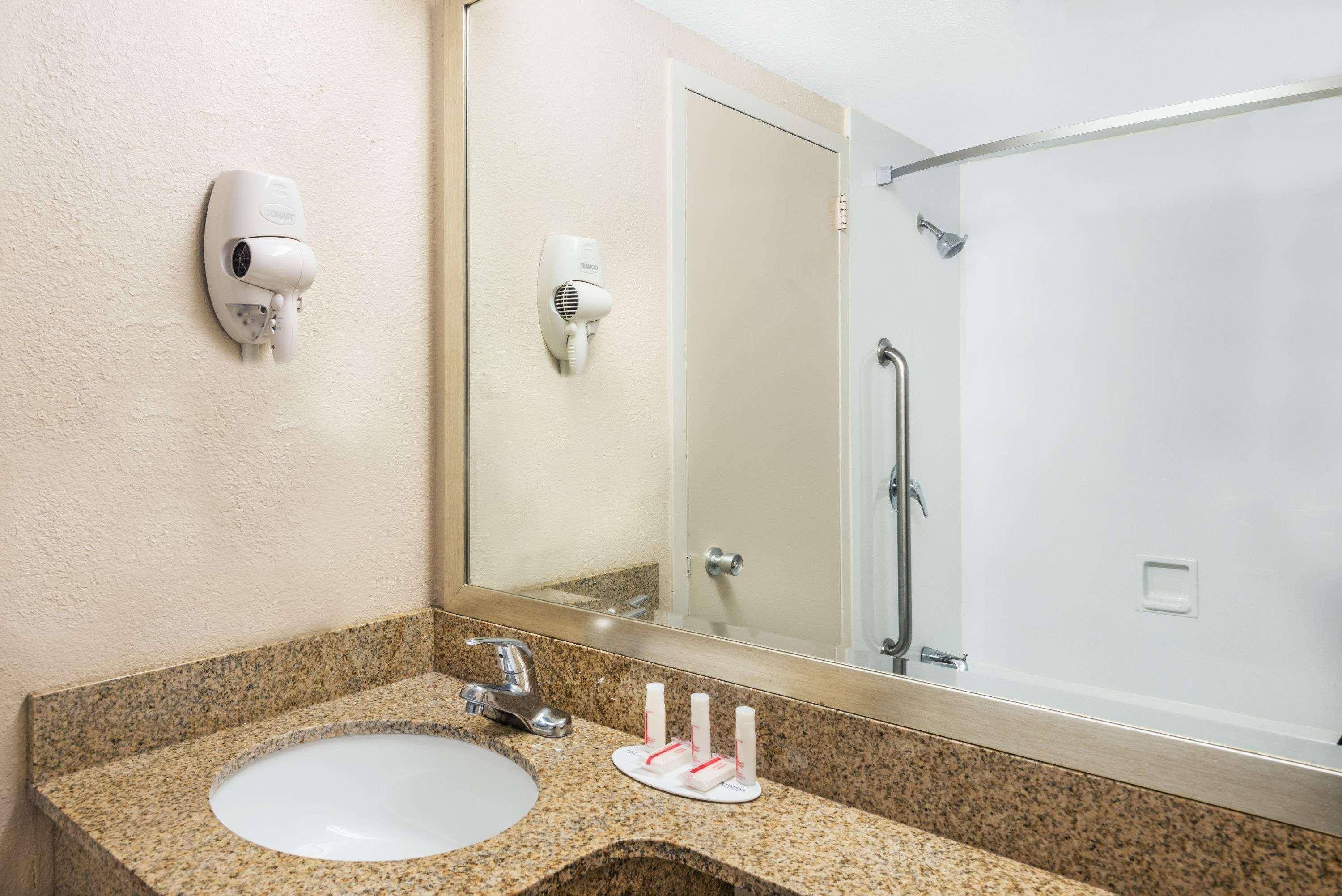 Howard Johnson By Wyndham Bangor Ngoại thất bức ảnh